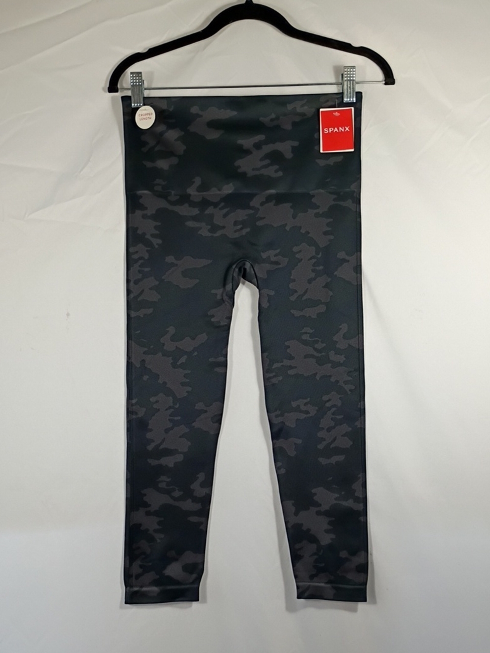 NWT Spanx Look At Me Now Leggings Cropped Black Camo Seamless Size Large